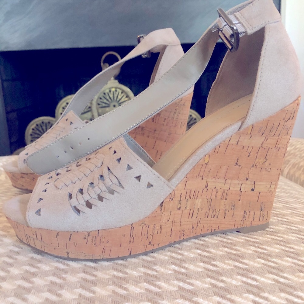 NWOT never worn Marc Fisher platform wedge. 7.5